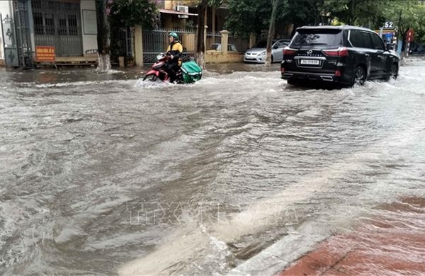 Mưa lớn gây ngập úng cục bộ tại Hưng Yên