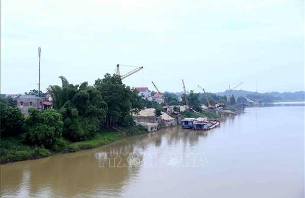 Lũ trên sông Lục Nam lên nhanh