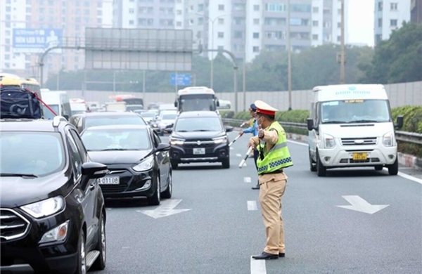 Phân luồng giao thông phục vụ chương trình &#39;Tự hào là người Việt Nam&#39;