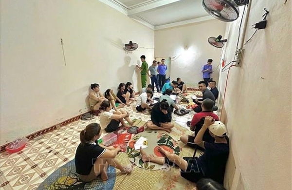 Công an Phú Thọ triệt phá hai tụ điểm đánh bạc, tạm giữ 14 đối tượng
