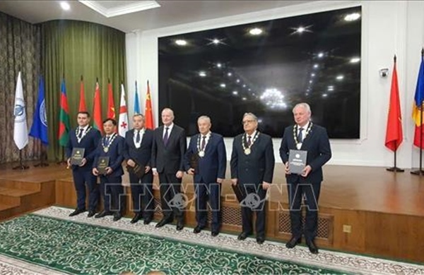Nhà khoa học thứ hai của Việt Nam nhận bằng Viện sĩ Liên hiệp các viện hàn lâm khoa học thế giới