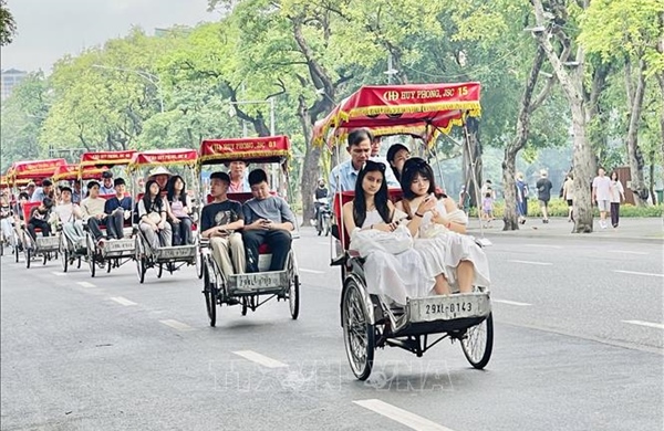 Du lịch Hà Nội thu hút hơn 28,22 triệu lượt khách trong 10 tháng đầu năm