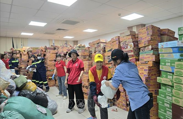 Liên tục các chuyến hàng cứu trợ từ đất Mỏ vào vùng lũ Lâm Đồng