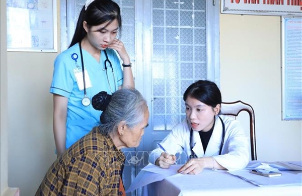 Khám chữa bệnh và cấp thuốc miễn phí cho người dân Đắk Lắk