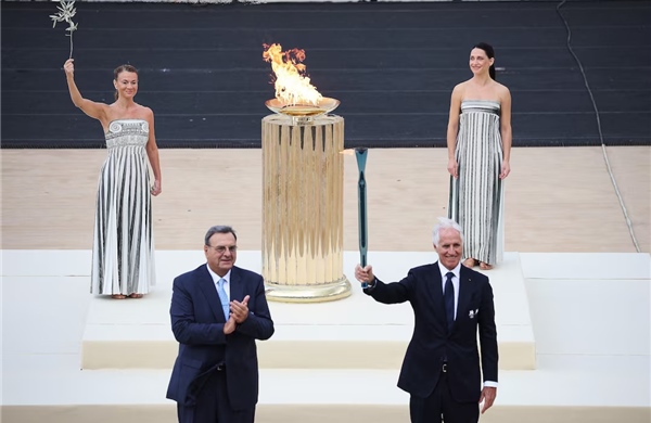 Ngọn lửa Thế vận hội mùa Đông Milano-Cortina 2026 lên đường tới Italy