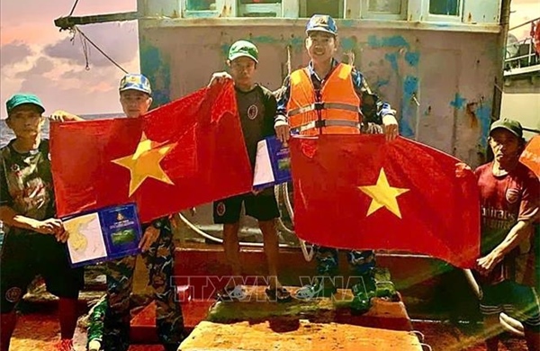 Ngư dân chắc tay lái vươn khơi, phát triển kinh tế biển