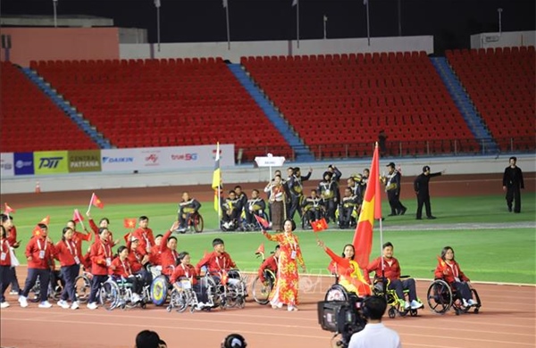 Đoàn Thể thao Người khuyết tật Việt Nam về nước sau hành trình tại ASEAN Para Games 13