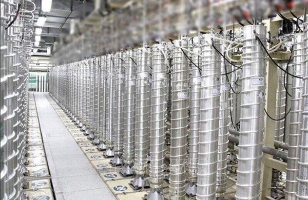 Iran kiên quyết bảo vệ quyền làm giàu urani và kiểm soát eo biển Hormuz