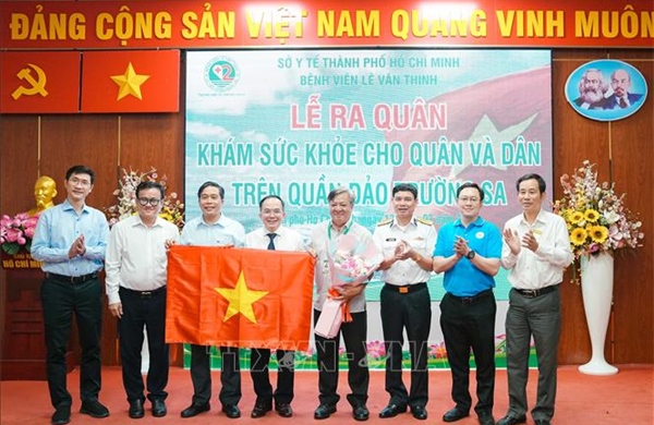 Ra quân khám sức khỏe cho quân và dân ở đặc khu Trường Sa