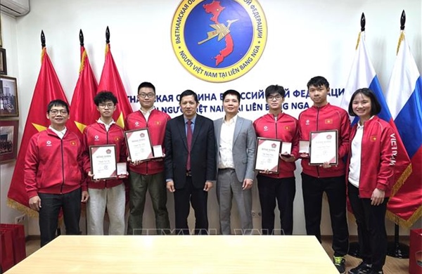 Vinh danh thành tích của đoàn học sinh Việt Nam tại Olympic Hóa học quốc tế Mendeleev