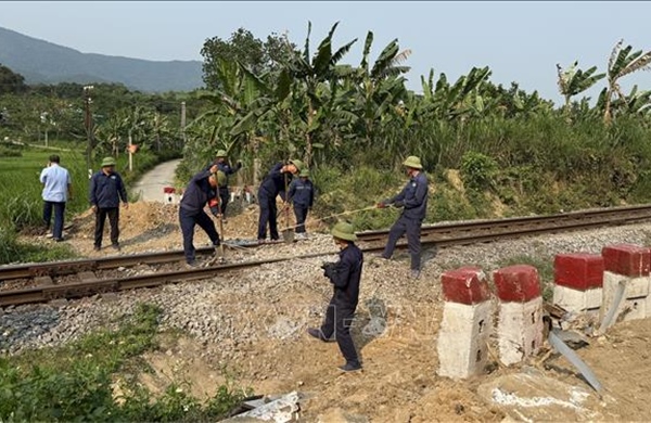 Hiểm họa từ lối đi tự mở trên tuyến đường sắt
