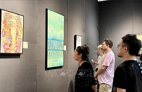 Triển lãm 'Cội nguồn' - sự giao thoa giữa văn hóa và tinh thần nghệ thuật Đông - Tây