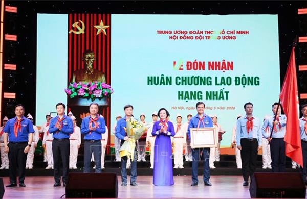 Đội Thiếu niên Tiền phong Hồ Chí Minh đón nhận Huân chương Lao động hạng Nhất
