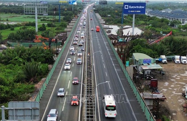Cửa ngõ TP. Hồ Chí Minh ùn tắc kéo dài khi người dân trở lại sau kỳ nghỉ lễ