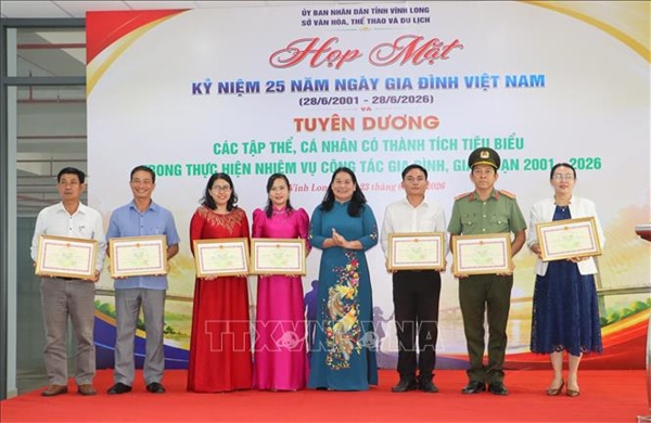 Giữ gìn các giá trị truyền thống tốt đẹp của gia đình Việt Nam