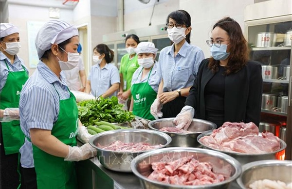 Hà Nội triển khai Hệ thống cơ sở dữ liệu về dinh dưỡng và an toàn thực phẩm học đường tại cơ sở bán trú