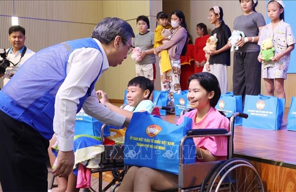 Không để trẻ mắc bệnh hiểm nghèo bỏ lỡ cơ hội điều trị và học tập