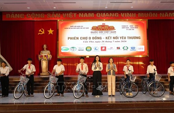 Hơn 3,7 tỷ đồng tri ân người có công, tiếp sức học sinh vượt khó