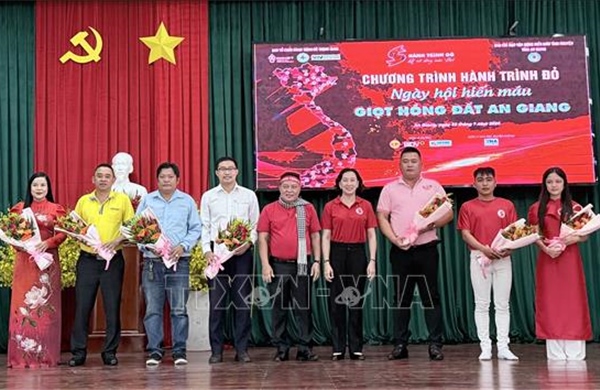 Hành trình đỏ kết nối dòng máu Việt
