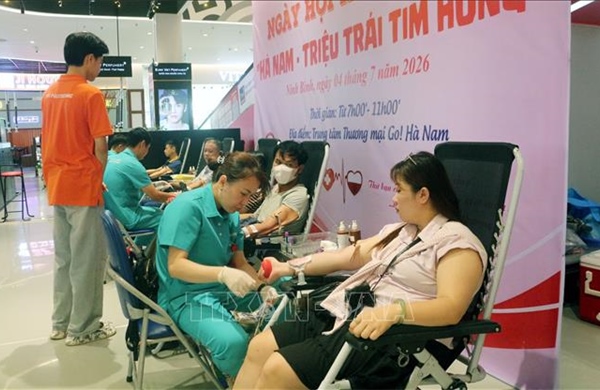 Tôn vinh thành tích xuất sắc trong phong trào hiến máu tình nguyện