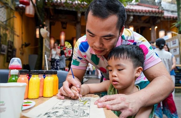 Để chính sách dân số thực sự 'chạm' tới người trẻ