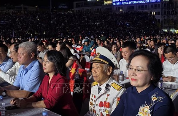 Phó Thủ tướng Phạm Thị Thanh Trà dự chương trình nghệ thuật đặc biệt 'Mãi mãi tuổi 20'