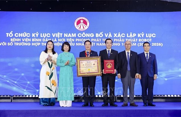 Bệnh viện Bình Dân xác lập kỷ lục gần 4.300 ca phẫu thuật bằng robot