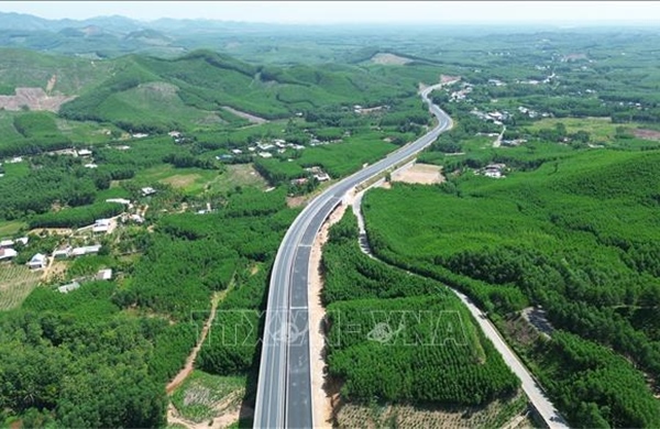 Dự án mở rộng cao tốc La Sơn - Hòa Liên tăng tốc về đích đúng hạn