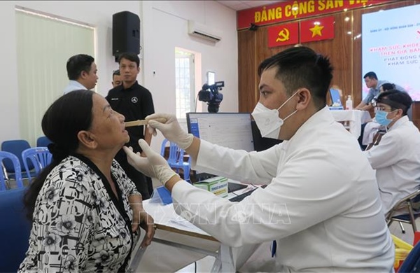 Để người dân quan tâm tới việc khám sức khỏe
