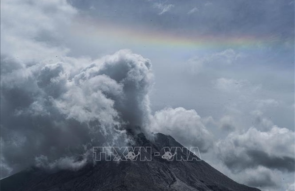 Indonesia: Nâng cảnh báo núi lửa Sinabung, sơ tán người dân hai ngôi làng