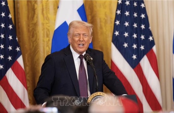 Tổng thống Trump thông báo về sự chuyển hướng trong việc cung cấp vũ khí cho Ukraine