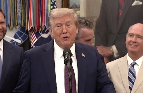 Tổng thống Trump chính thức lên tiếng sau khi mạng xã hội lan truyền tin xấu về sức khoẻ của ông
