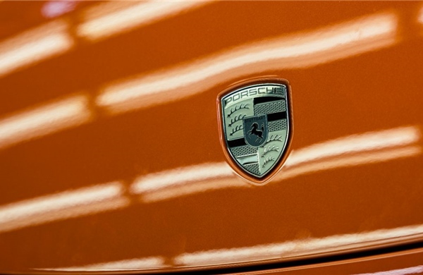 Hàng trăm xe Porsche tại Nga bất ngờ gặp sự cố, không vận hành được