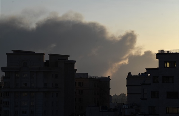 Xung đột Trung Đông: Ngoại giao bế tắc, tấn công gia tăng gây thương vong lớn, làm thị trường chao đảo 
