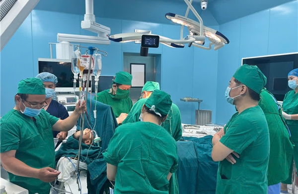 Chuyển khẩn máu từ TP Hồ Chí Minh ra Côn Đảo cứu sống nam sinh nguy kịch sau tai nạn