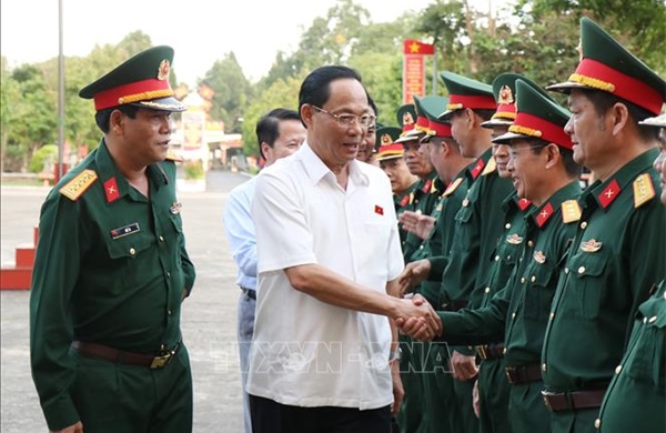 Phó Chủ tịch Quốc hội Trần Quang Phương làm việc với Bộ Chỉ huy Quân sự tỉnh Đắk Lắk