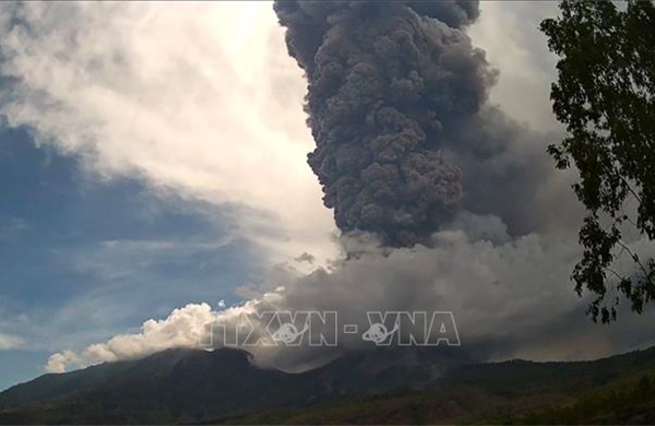 Indonesia nâng cảnh báo 3 ngọn núi lửa đồng thời hoạt động