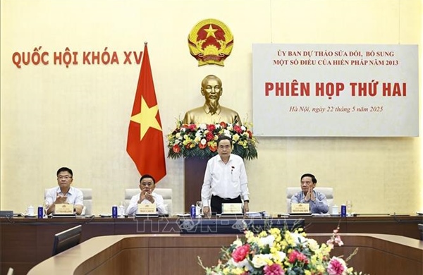 Chủ tịch Quốc hội chủ trì Phiên họp của Ủy ban dự thảo sửa đổi, bổ sung một số điều của Hiến pháp năm 2013