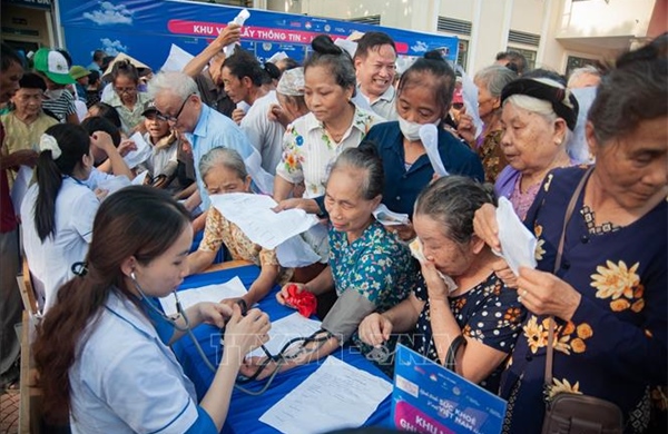 Hà Nội: Xã Minh Châu tiên phong khám sức khỏe toàn dân 
