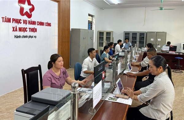 Hoàn thiện thủ tục hành chính phân cấp cho địa phương, bảo đảm sản xuất, kinh doanh thông suốt
