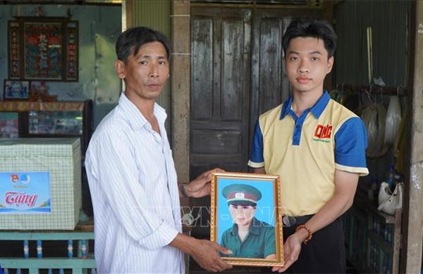 Phục dựng ảnh liệt sĩ: Món quà tinh thần vô giá