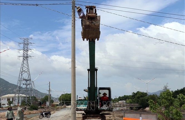 Nhiều vướng mắc cản tiến độ dự án đường nối Quốc lộ 1 đến Cảng biển tổng hợp Cà Ná