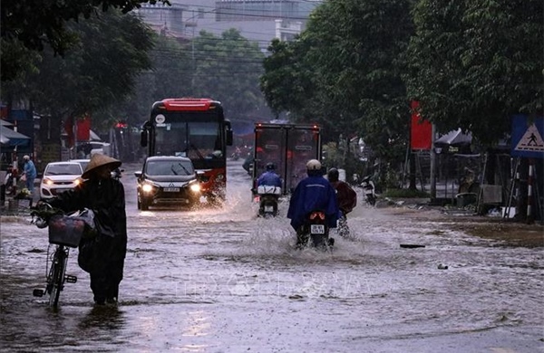 Bão số 5: Mưa lớn gây ngập trên Quốc lộ 6 cũ (Phú Thọ)