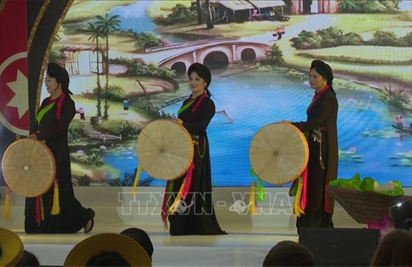 Hội diễn Nghệ thuật Việt tại châu Âu: Kết nối hồn dân tộc