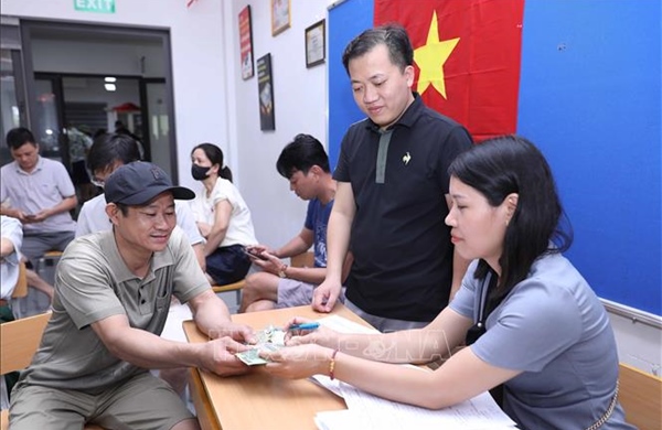 Hà Nội &#39;tăng tốc&#39; trao tặng quà Tết Độc lập cho người dân
