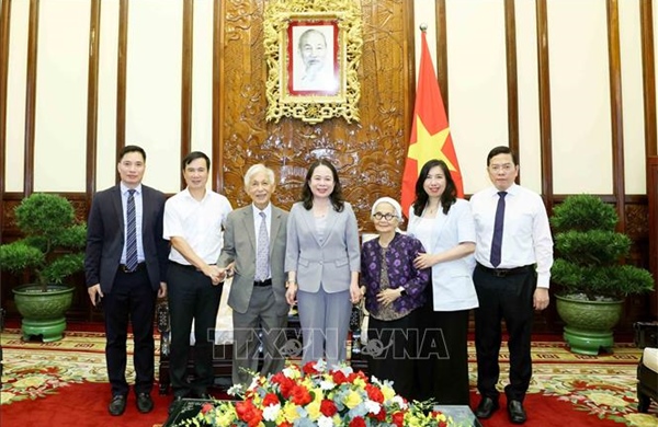 Phó Chủ tịch nước Võ Thị Ánh Xuân tiếp Giáo sư Trần Thanh Vân và Giáo sư Lê Kim Ngọc