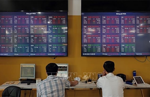 VN-Index tăng hơn 12 điểm, dòng tiền lớn dẫn dắt thị trường phiên 30/12