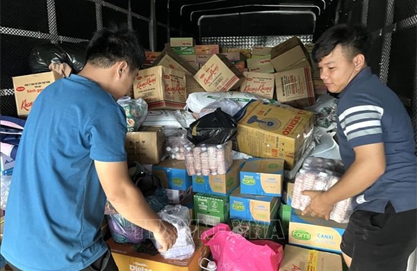 Chung tay hỗ trợ người dân khắc phục hậu quả lũ lụt