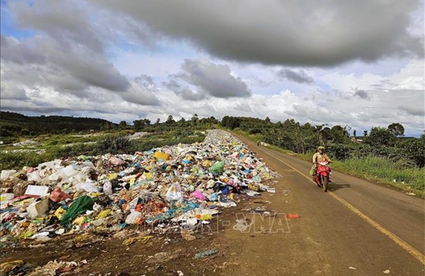 Vụ rác thải tràn ra Quốc lộ 14C (Lâm Đồng): Gần 2.500 tấn rác chưa được xử lý, chôn lấp