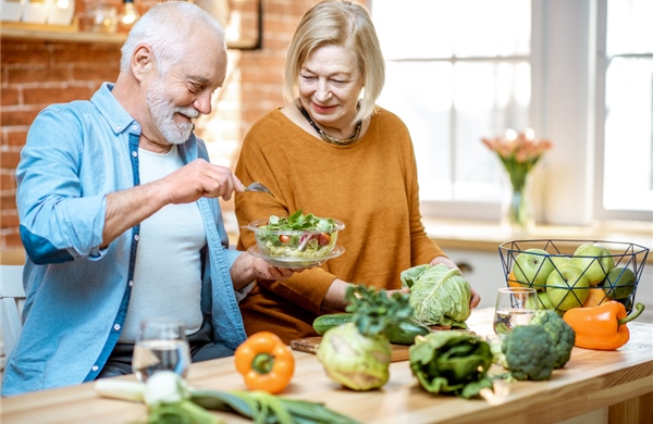 Năm dưỡng chất thiết yếu cho người cao tuổi